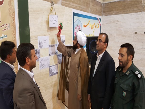 زنگ "سپاس معلم" در سالروز شهادت استاد مطهری در مدارس سرپلذهاب نواخته شد+ تصاویر