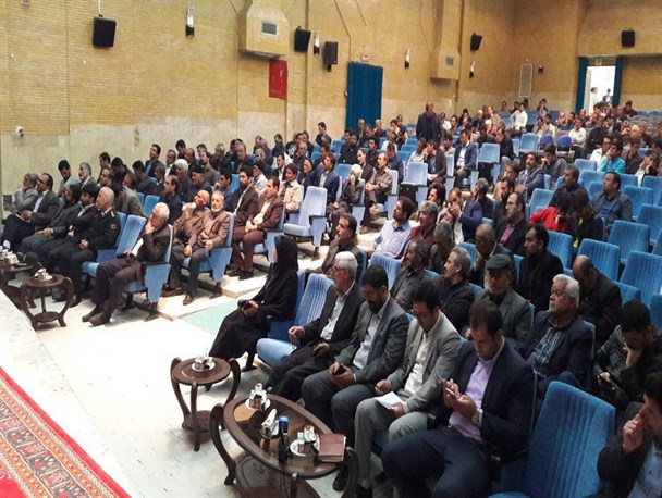 فرماندار بانک های کم کار را توبیخ کند