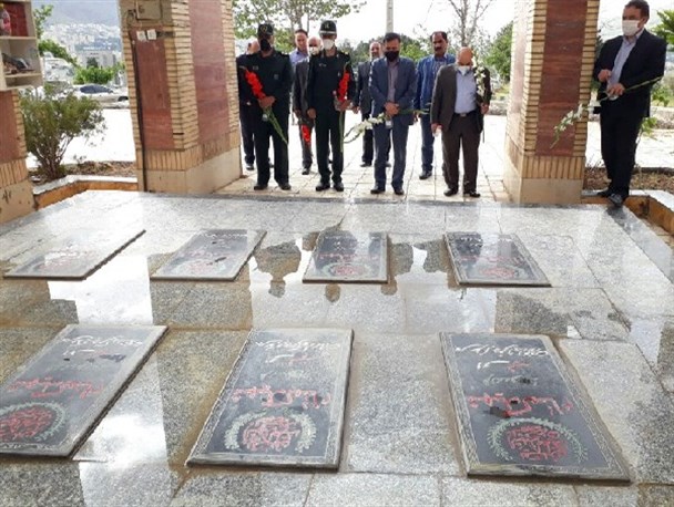 مزار شهدای گمنام در خرم آباد غبارروبی شد +عکس