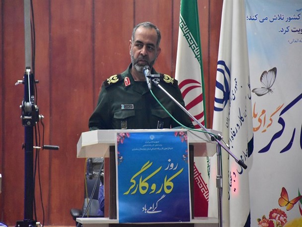 قشر کارگری هم در جبهه کار و تولید و هم در جبهه دفاع مقدس ایستادگی کرد