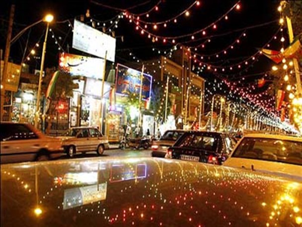 بروجرد با آذین بندی و چراغانی مهیای برگزاری نیمه شعبان شده است