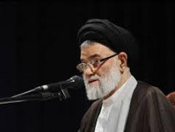 جریان های انحرفی مانند داعش، توطئه دشمن برای اسلام هراسی و مخدوش کردن چهره اسلام است
