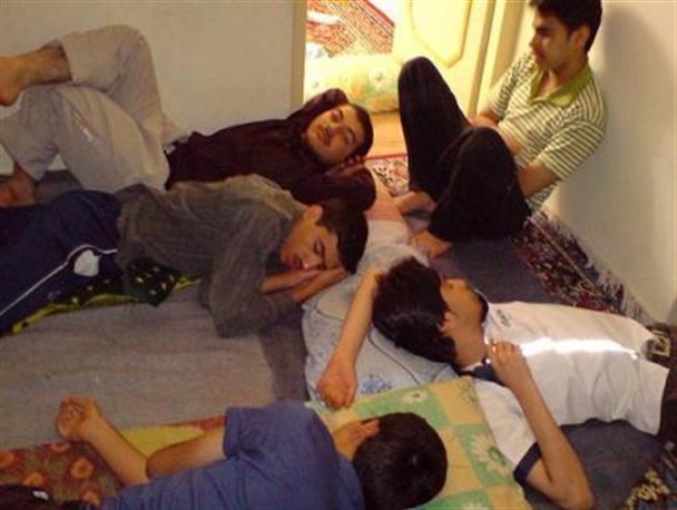 به دانشجوجماعت خانه نمی دهیم/ اینجا عشق حکم فرماست/ تمرین زندگی در شرایط سخت