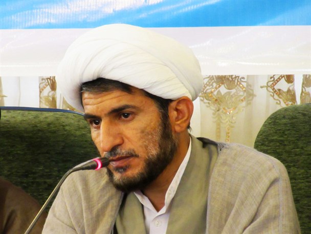 عده ای در داخل کشور به نفوذ دشمن کمک می کنند