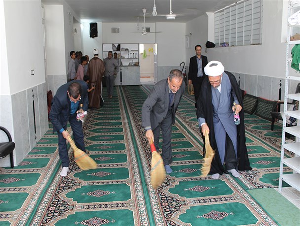 غبارروبی مسجد بزرگ خلیل آباد در آستانه ماه مبارک رمضان + تصاویر