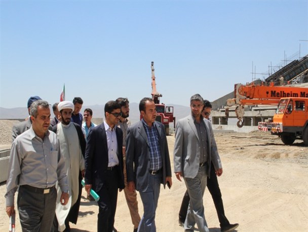 بازدید معاون فنی و مهندسی اماکن ورزشی از ورزشگاه 5 هزار نفری ملایر  +تصاویر