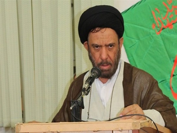 معرفی شخصیت والای امام خمینی (ره) در جامعه ضروری است