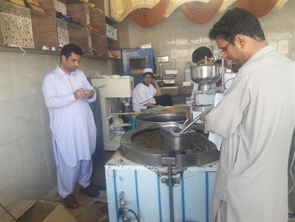 بازار مواد غذایی ماه رمضان زیر ذره بین بازرسان بهداشت محیط/ بازدید روزانه از مراکز فروش اقلام غذایی