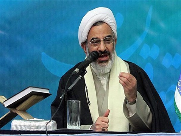 تجمل گرایی برخی مسئولان در تقابل با خط امام خمینی(ره) است