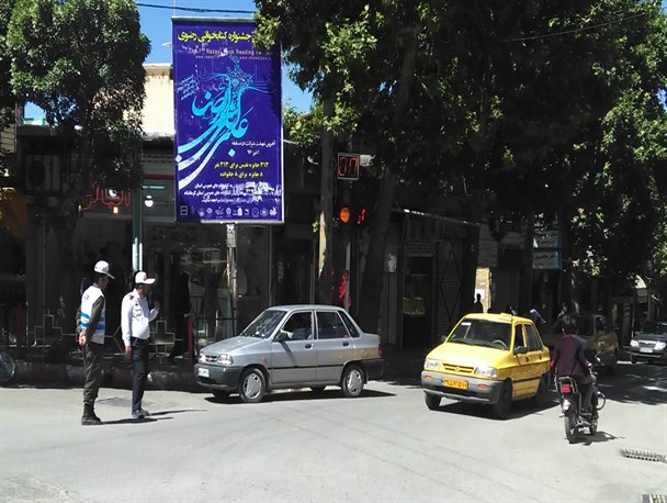 تنها چراغ راهنمای هرسین قرمز  نمی شود / راهنمایی و رانندگی شهر را به روش سنتی اداره می کند