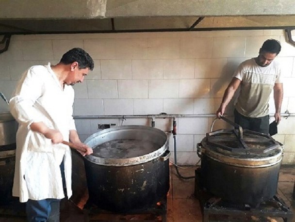 810 پرس غذای گرم وعده سحری بین نیازمندان شهرستان گالیکش توزیع شد