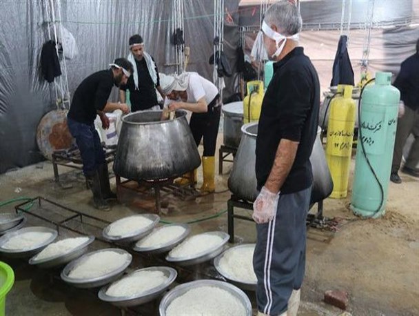 خدمات‌رسانی 64 موکب اربعین در مناطق سیل‌زده لرستان/30 میلیون و 500 هزار پرس غذا توزیع شد