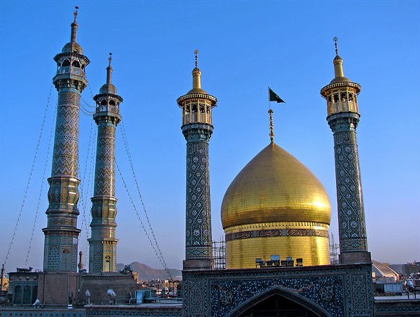 پرچم گنبد حرم مطهر حضرت معصومه(س) تعویض شد