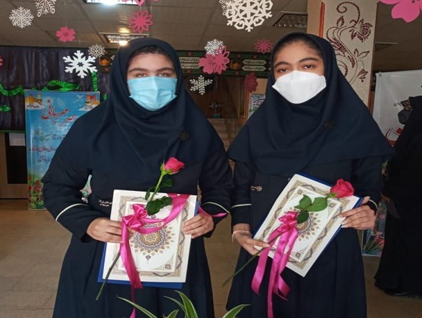 وقتی همت دو دانش‌آموز دختر به بار می‌نشیند/ مدال طلایی که دوستدار طبیعت شد