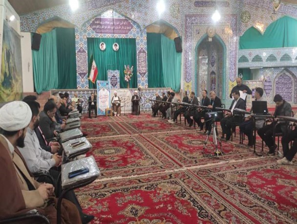 اخلاق کریمانه و رفتار مهربانه در دهه کرامت سرلوحه برنامه‌ها باشد