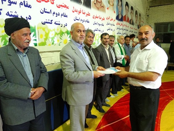 مراسم تجلیل از مدال آوران کشتی مه ولات برگزار شد+تصاویر