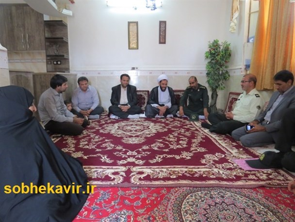 دیدار مسئولین شهرستان ریگان با خانواده دو شهید مبارزه با مواد مخدر