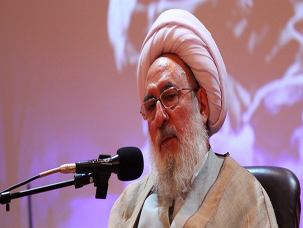 کسانی که آمریکا را دوست جلوه می‌دهند قبل از اینکه نفرین شوند، توبه کنند