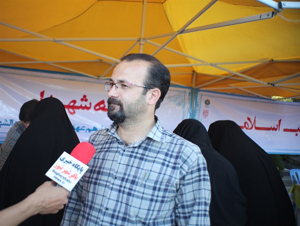 برپایی غرفه های فرهنگی و آموزشی در مزار شهدای 7 تیر