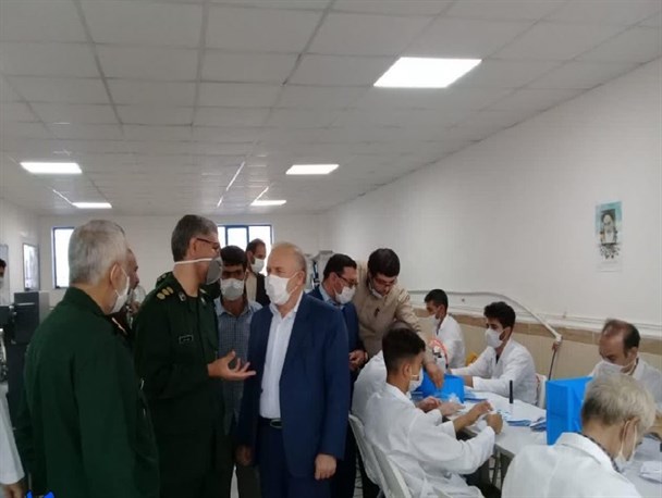 اشتغالزایی برای ۷۰ نفر توسط یک جوان همدانی/ مشکل ما تامین مواد اولیه برای تولید ماسک است