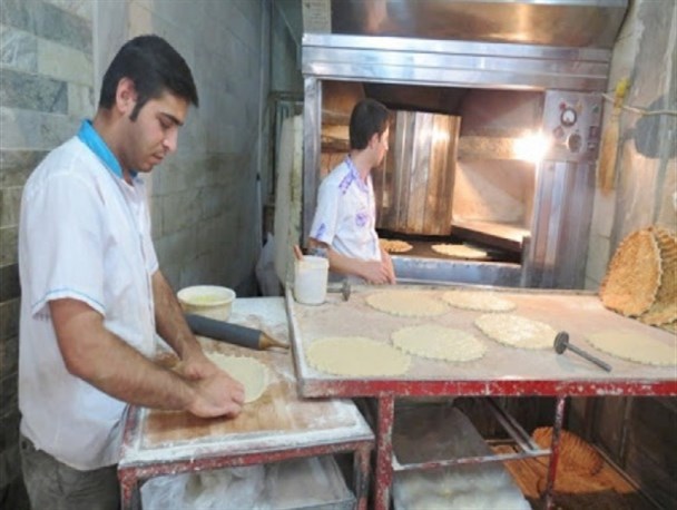 کیفیت نان در تنور وعده‌ها می سوزد/ گلایه مردم از بی‌کیفیتی و عدم پاسخگویی مسئولان در کردستان