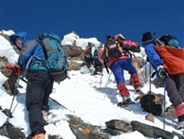 صعود تیم کوهنوردی خلیل آباد به بام ایران