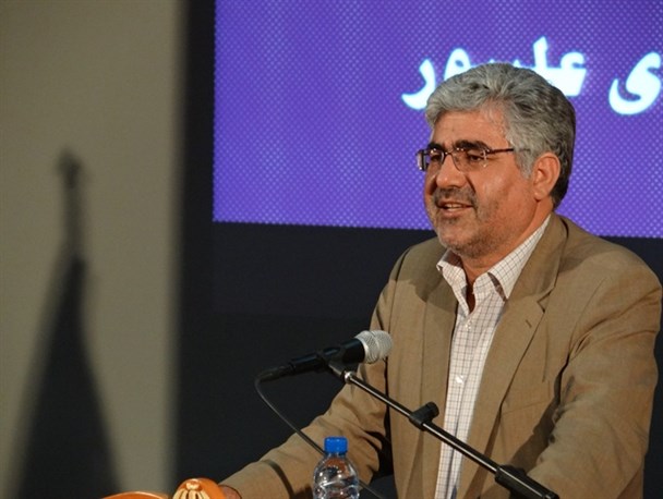 روی میز بودن گزینه ها، شعاری سوخته است