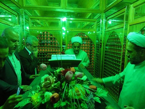 آستان مقدس امامزاده ابراهیم (ع) النگ غبارروبی و عطرافشانی شد+تصاویر