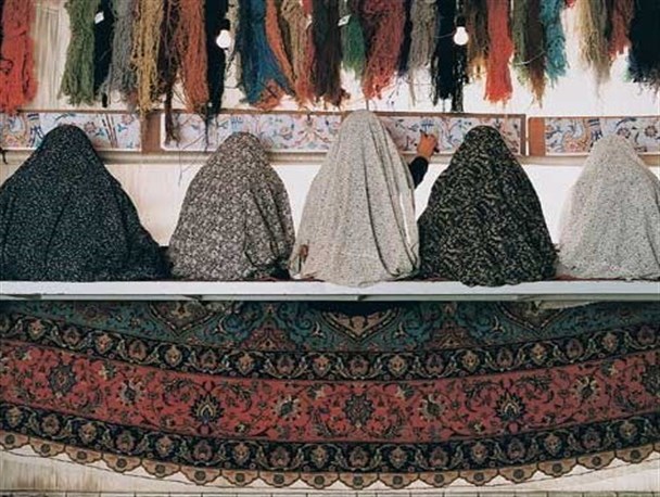 توسعه صادرات فرش دستباف مستلزم نوآوری است/ ضرورت ایجاد پیوند بین تجار و بافنده‌ها