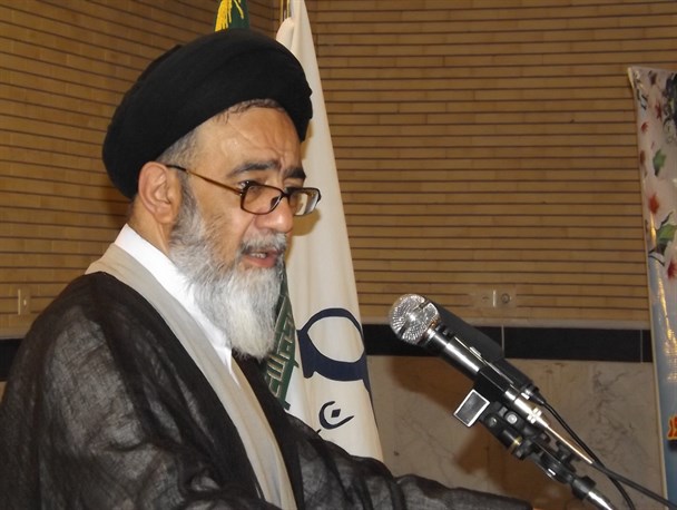 فرش به عنوان یک صنعت اشتغالزا نقش موثری در اقتصاد مقاومتی دارد/ افتتاح نمایشگاه دائمی فرش مهربان + تصاویر