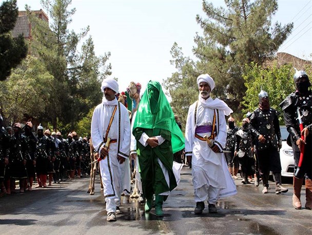 کاروان نمادین امام رضا (ع) وارد سرخس شد+ تصاویر