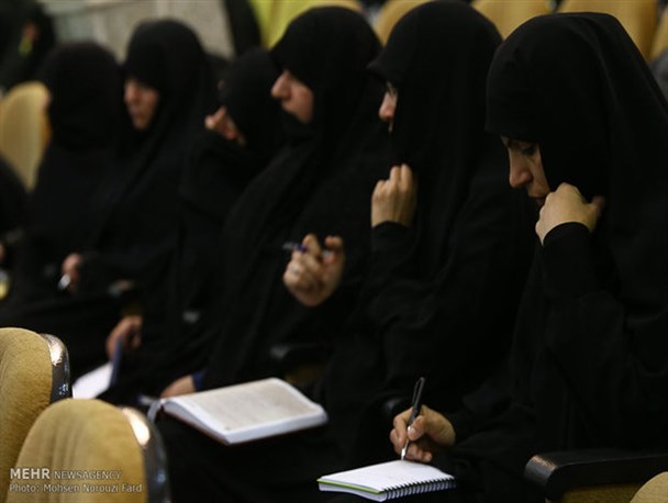 سهم زنان در مدیریت فرهنگی و انقلابی جامعه سهم عظیمی است