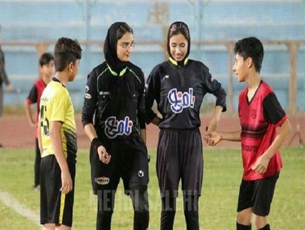 دخترانی که برای پسران سوت می‌زنند+ تصاویر