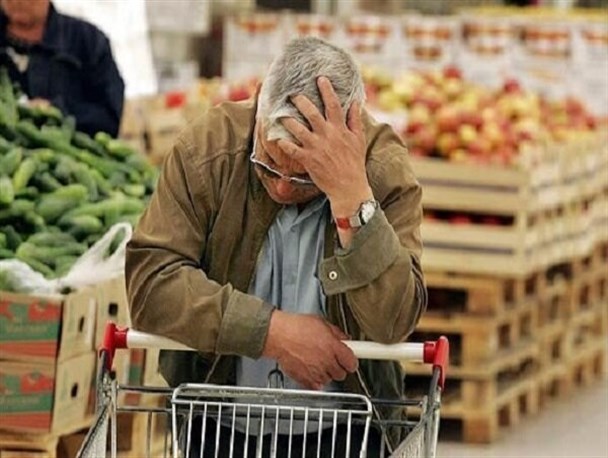 کورس گرانی‌ها در زمین بدون داور!