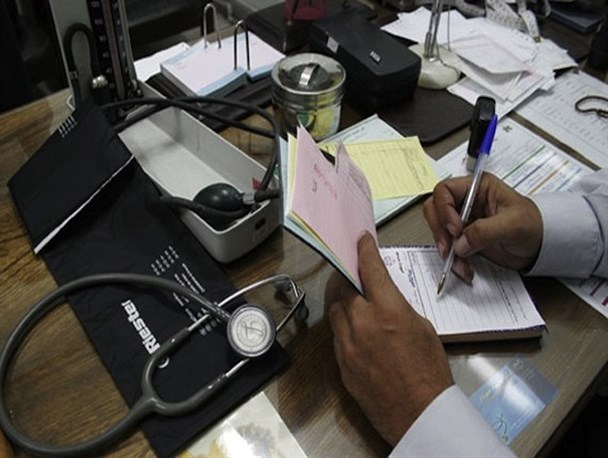 فعالیت پزشکان دولتی در بخش خصوصی طی نوبت صبح خط قرمز معاونت درمان است/ راه‌اندازی ۲ کلینیک دندانپزشکی در کرمانشاه