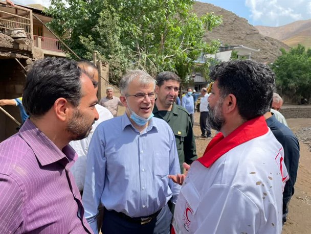 سیل مهربانی جهادگران و مسئولین، البرز بحران‌زده را آرام کرد/ ۱۱۰ راهدار و ۱۵ گروه جهادی استان را از آب و گل درآوردند