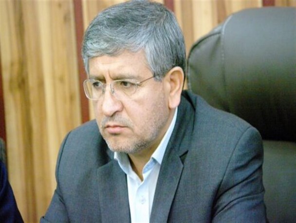 کارگران شهرداری یاسوج ورودی ساختمان تامین اجتماعی را با زباله مسدود کردند