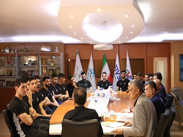 نشست صمیمی با اعضای تیم ملی ب/ تماشای تمرین پایان روز پرکار داورزنی