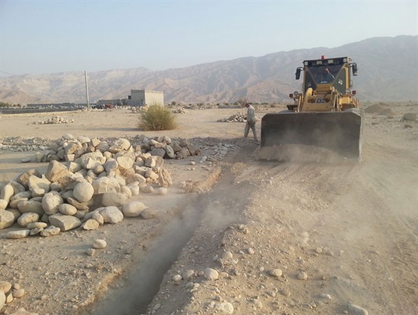 برخورد جدی دهیاری با زمین خواران روستای انوه + عکس