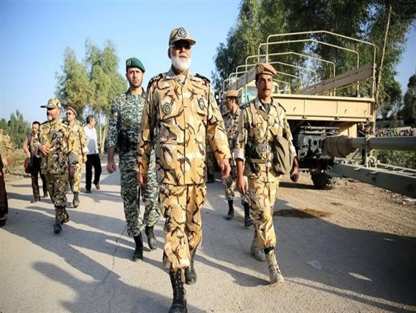 بازدید فرمانده نیروی زمینی ارتش از تیپ ۲۸۸ زرهی خاش/ حفظ و تقویت آمادگی رزمی از مهمترین وظایف نیروهای مسلح کشور است