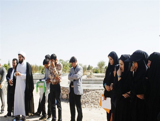 گروه جهادی دانشگاه آزاد دولت آباد به مناطق محروم شهرستان بوئین میاندشت اعزام شدند+ تصاویر