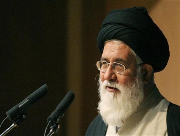 سه تهاجم فکری و فرهنگی فوق‌العاده مضر در دوران سازندگی، اصلاحات و اعتدال بر پیکر انقلاب وارد شد/ توسعه تعامل، سم کشنده و مهلک انقلاب است