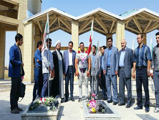 قهرمان سرابی مدال طلای خود را تقدیم شهید مدافع وطن کرد