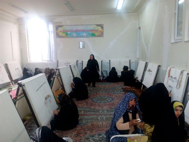 اولین کارگاه آموزش قالیبافی روستایی در ورزقان افتتاح شد