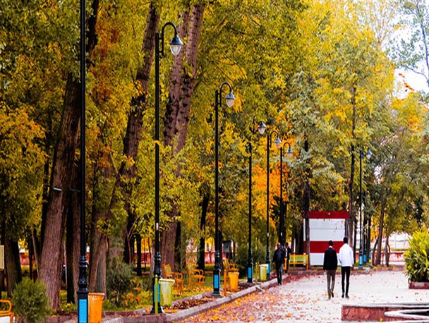 آلودگی صوتی هدیه ای از غرفه داران پارک شهر سقز/مسئولان به فکر ارتقای کیفی و کمی پارک باشند