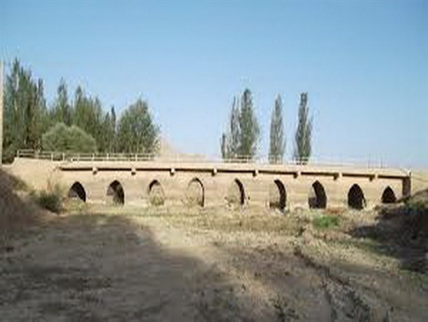 با خشکسالی‌های اخیر رودخانه کیار مهر و مهربانی را از یاد برد/ سد سورک هم نتوانست سد مشکلات بی آبی رودخانه کیار را رفع کند
