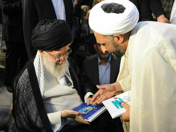 جذب شاعر انقلابی بوشهری در بنیاد حفظ آثار و نشر ارزش های دفاع مقدس