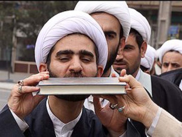 همزمان با ماه محرم300 مبلغ به بروجرد اعزام می شوند