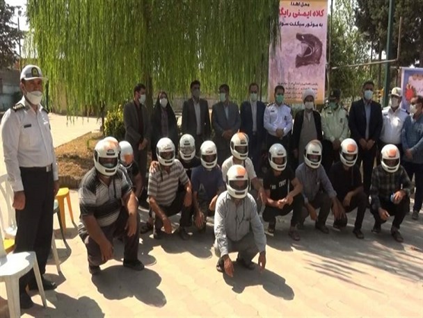 اهدای ۱۱۰۰ عدد کلاه ایمنی به راکبین موتورسیکلت در مازندران