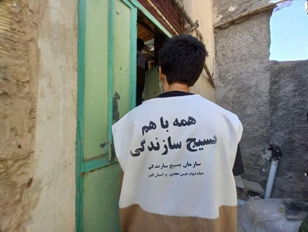 ۶ هزار بسته معیشتی کمک مومنانه در مناطق محروم کرج توزیع شد/ بیماریابی و ویزیت رایگان ۱۲هزار کرونایی نیازمند توسط جهادگران